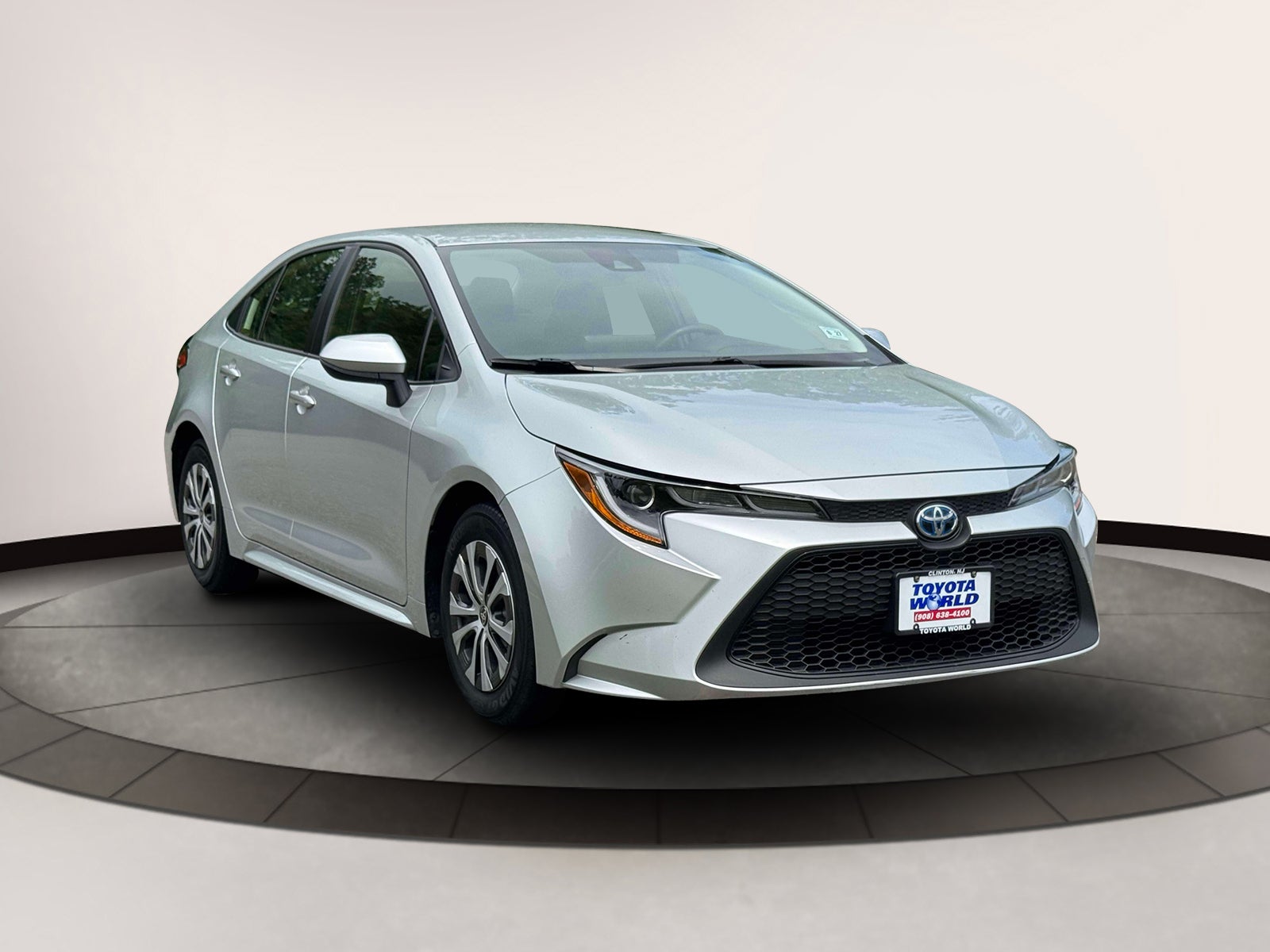 2022 Toyota Corolla Hybrid LE CVT (Natl) in Silver — front three-quarter view