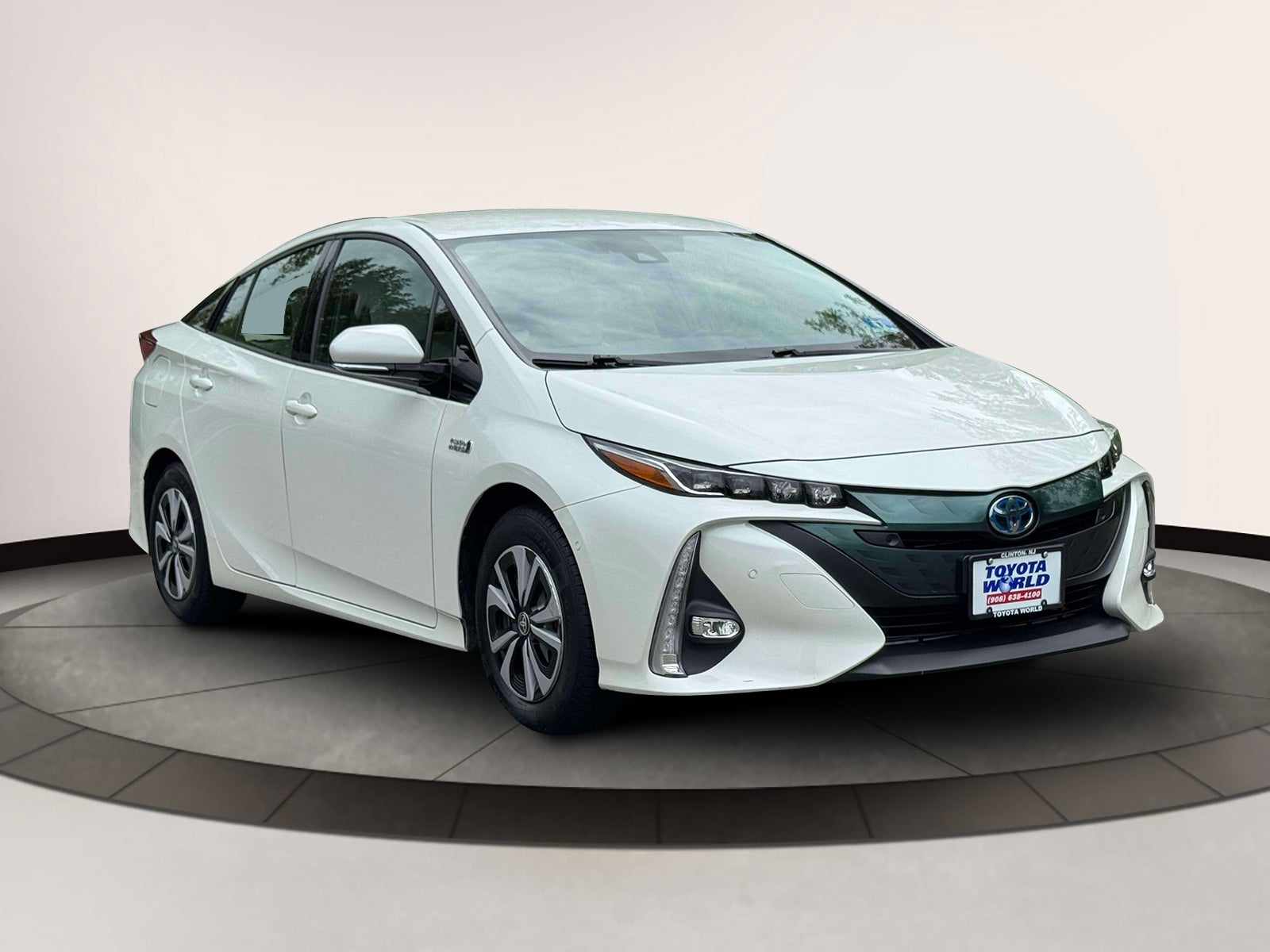 2018 Toyota Prius Prime Advanced (Natl) in White — front three-quarter view