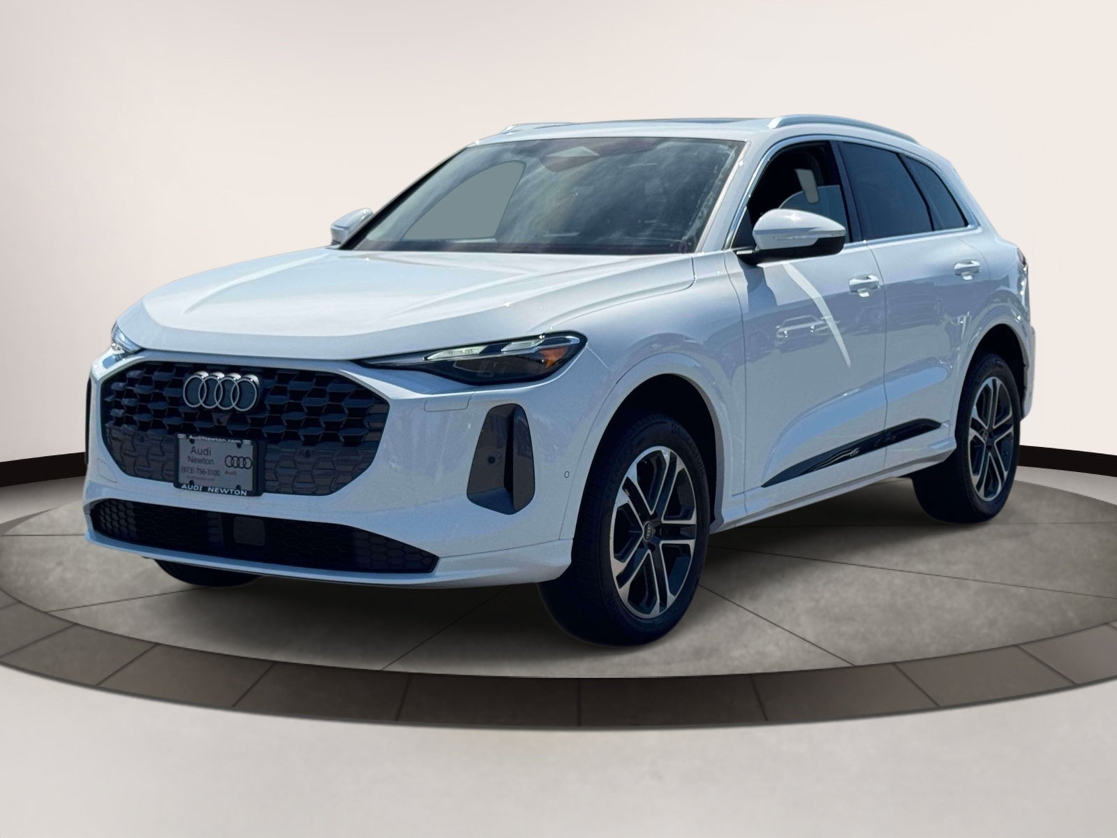 2025 Audi Q5 — side profile view