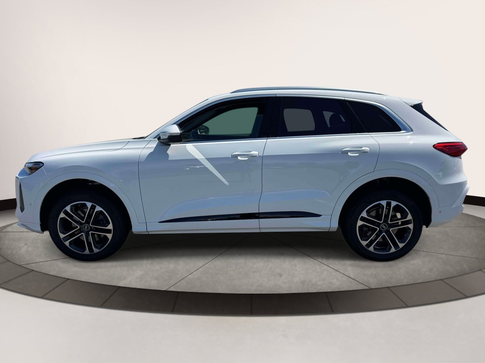 2025 Audi Q5 — detail view